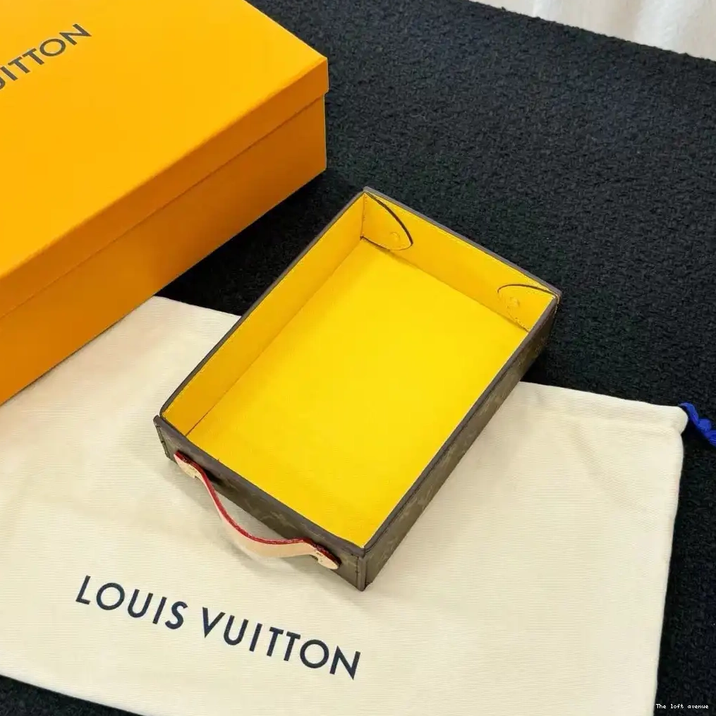 LV TRAY CUSTOM WITH HANDLE DESK 0501